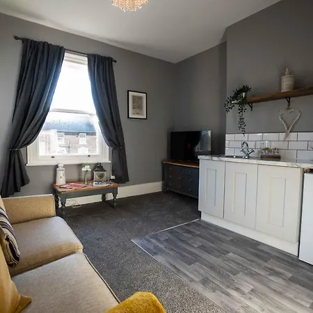 Westbourne Apartment *