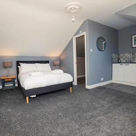Westbourne Apartment