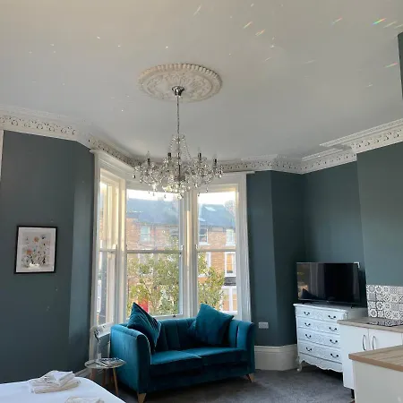 Westbourne Apartment