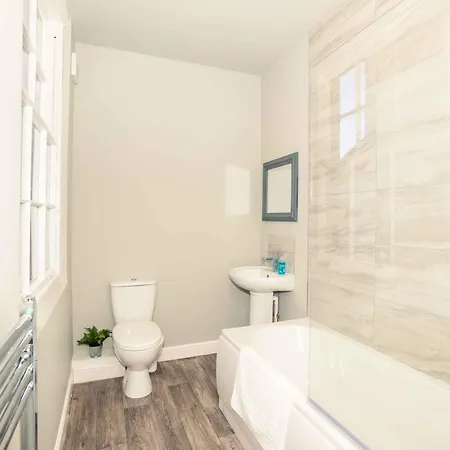 Westbourne Apartment