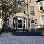Westbourne 아파트